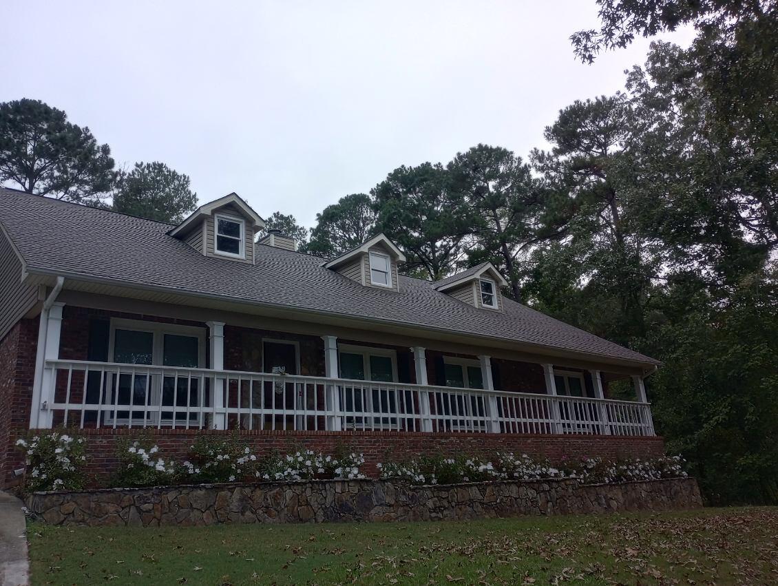 A’s Pressure Washing LLC recently completed another outstanding house washing and driveway cleaning package service in Columbus, GA